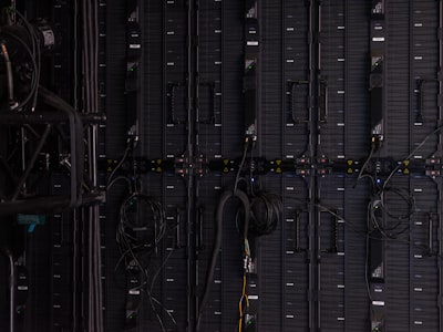 ¿Puede el servicio de modernización de almacén de datos conectarse con bases de datos o APIs?