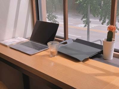 Lleva tu trabajo a todas partes con este MacBook Air de $190, ¡precio histórico!