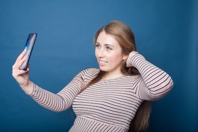 ¿Qué es UpScrolled y por qué la gente lo está prefiriendo sobre TikTok?