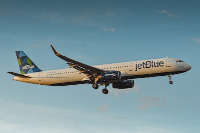 Apagón afecta a aerolínea JetBlue y provoca solicitud de cancelación de vuelos a la FAA