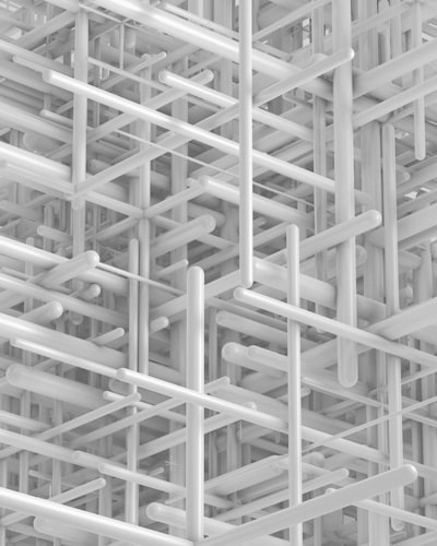 Razonamiento Multi-Salto en Modelos Causales con Optimización de Políticas Relativas por Grupo