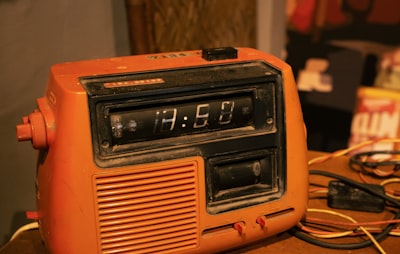 Construyendo una radio comunitaria con IA para verificar debates en tiempo real