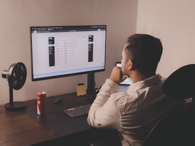 Beneficios de la automatización inteligente en equipos distribuidos