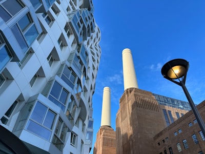 ¿Cómo ayuda la arquitectura SaaS de múltiples inquilinos a la eficiencia energética empresarial?
