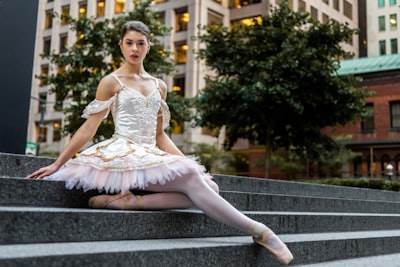 Esta bailarina de 29 años se convierte en la multimillonaria más joven del mundo