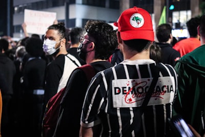 Democratizando la reoptimización masiva con parches guiados por LLM