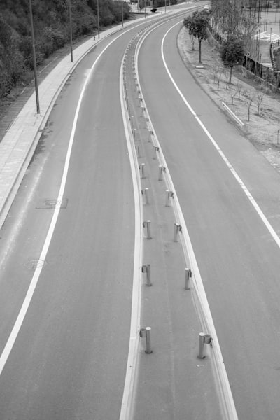 Modelado de incertidumbre para intercepción multiobjetivo RTA con aceleración de destilación