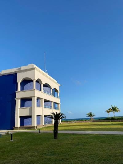 Profesional n8n para servicios comerciales en Arrecife