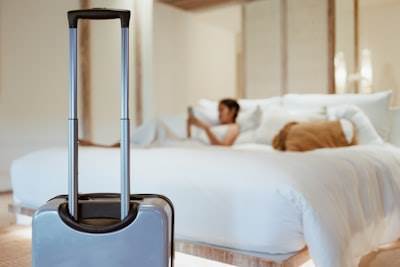 Cómo la industria de la hospitalidad ahorra 20 000 € con RPA y AI