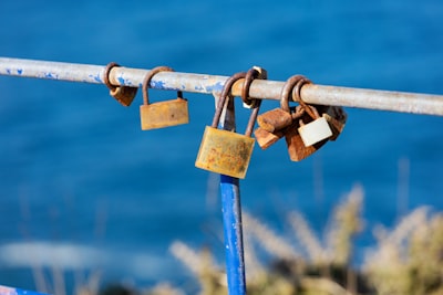 ¿Cómo automatizar la ruta de llamadas protege la información confidencial?