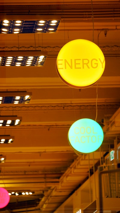 Eficiente Enrutamiento Dinámico de Energía para Inferencia LLM
