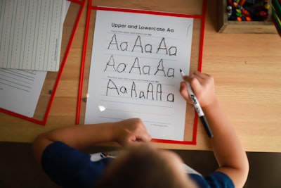Reescribe descripciones de herramientas para un uso confiable en agentes LLM