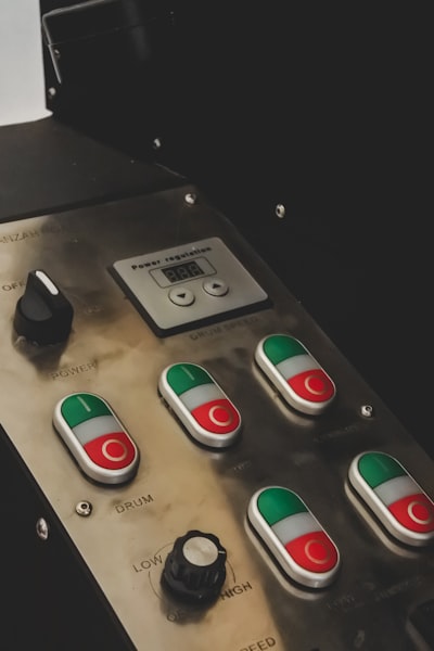 ¿La automatización de paneles reduce errores humanos?