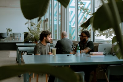 Colaboración con empleados de IA para prácticas empresariales sostenibles