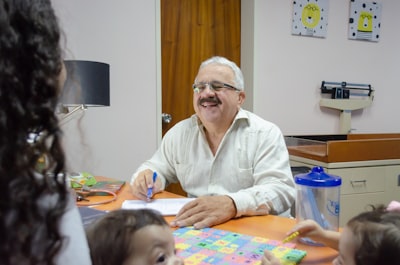 KARL: Reduciendo alucinaciones en LLMs con aprendizaje por refuerzo basado en límites de conocimiento