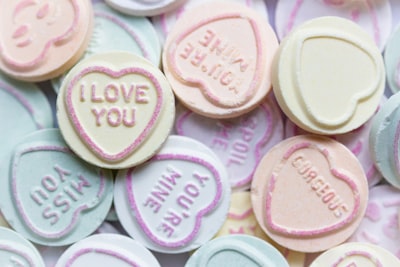 Estafas románticas: palabras dulces, botín de 102 millones de libras