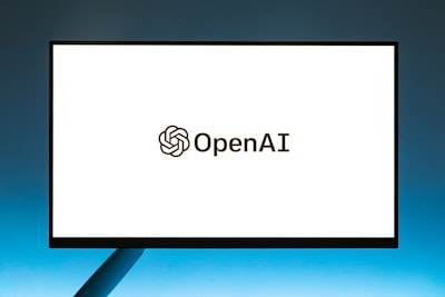 Implementación de NLP en .NET 8 con OpenAI vs Claude