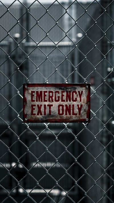 Enfoque de preemción de emergencia sin exploración en línea