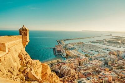 Tu guía definitiva para un portal empresarial a medida en Alicante