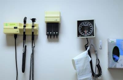 Costo de la automatización de IA personalizada para la salud en 2024