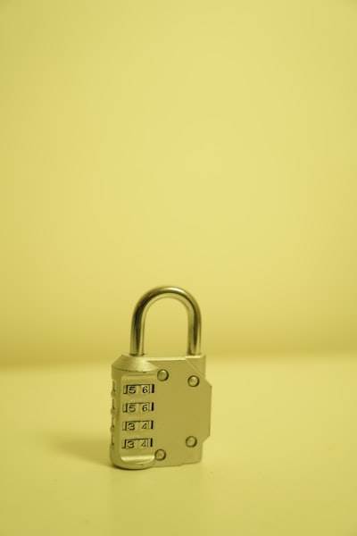 Un Estándar Universal para Asegurar las Solicitudes en Sistemas de IA: Presentando UPSS