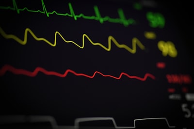 LEADS: IA agéntica para modelos híbridos de electrofisiología