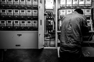 Cómo aumenté mis clientes potenciales utilizando IA: cerrando contratos semanales como desarrollador independiente