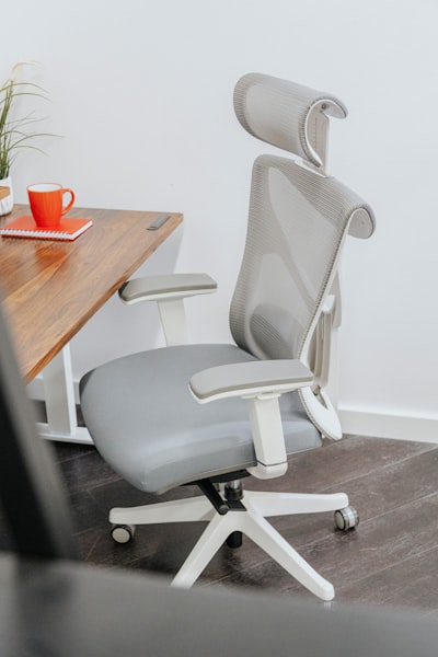 Silla ergonómica para espacios reducidos
