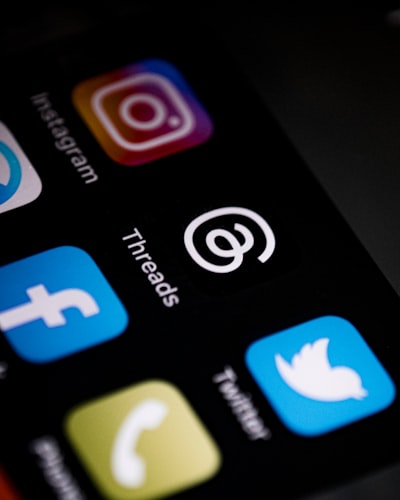Estrategias para una intranet fiable con red social y moderación