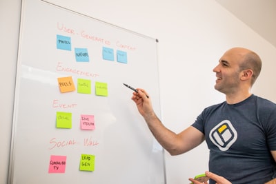 Construye startups exitosas: de la idea al lanzamiento.