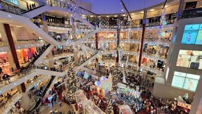 Explorando las tendencias de compras navideñas en el sector minorista
