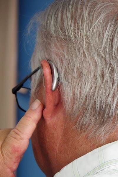 Cochlear integra inteligencia artificial en sus centros de contacto globales