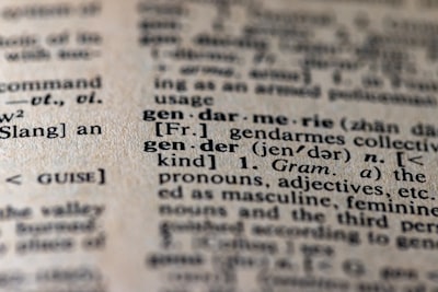 Corpus paralelo cantonés-inglés para traducción de voz no literal