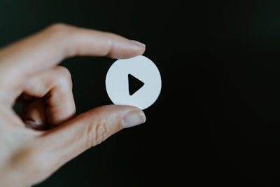 ¿Cómo garantizar la precisión de los datos en los videos explicativos de IA?