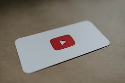 Cómo ganar dinero en YouTube como desarrollador sin mostrar tu cara