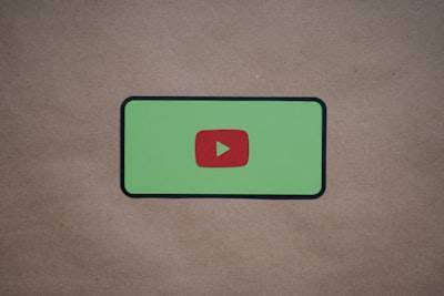 Descubre cómo transformé indicaciones simples en videos de marca impactantes con IA