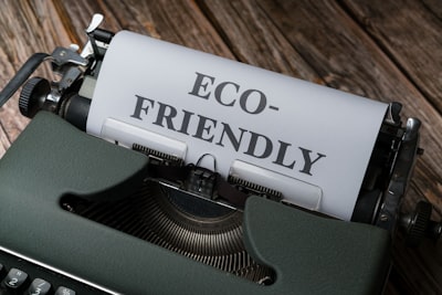 ¿Cómo la validación automática de gastos apoya la sostenibilidad y eficiencia?