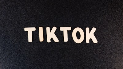 ¿Por qué TikTok no puede identificar anuncios generados por inteligencia artificial cuando yo puedo?