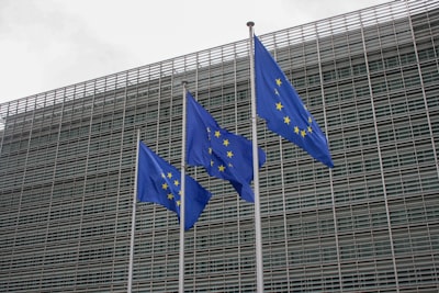 Comparativa de flujos de trabajo eficientes entre departamentos en Europa 2026