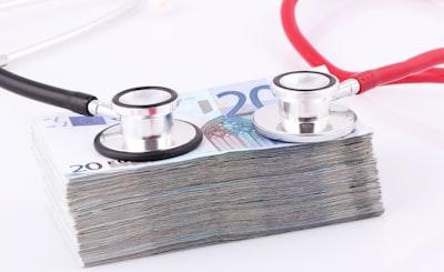 Reducir costos y mejorar atención en seguros de salud