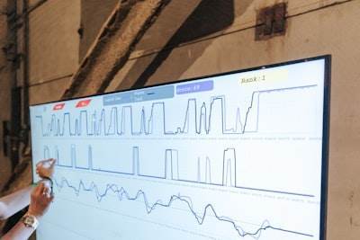 Monitoreo de salud con señales para índices HNSW y pgvector
