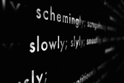 Optimización de consultas lentas en microservicios con JavaScript.