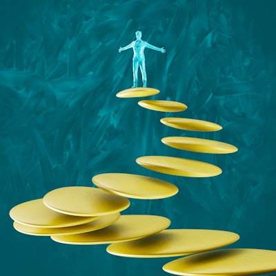 Equilibrando ahorro para jubilación y educación en los 40: Guía financiera