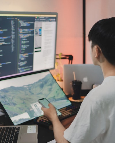 Cómo el desarrollo de software con IA hace sostenible el trabajo remoto