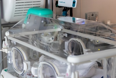 Modelos de aprendizaje automático para monitoreo neonatal sin contacto