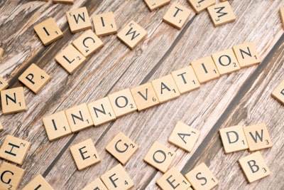 Cómo el software empresarial impulsa la innovación en industrias sostenibles