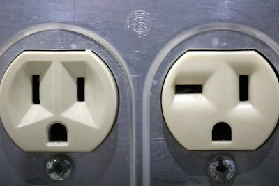 SOCKET: Estimador de Kernel de Colisión Suave en Atención Dispersa