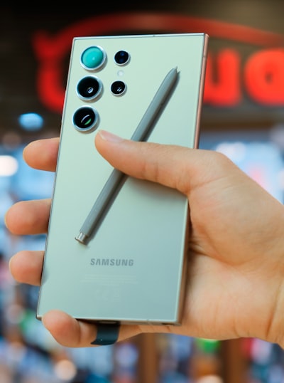 Huawei lidera por delante de Samsung y Apple con su primer plegable amplio