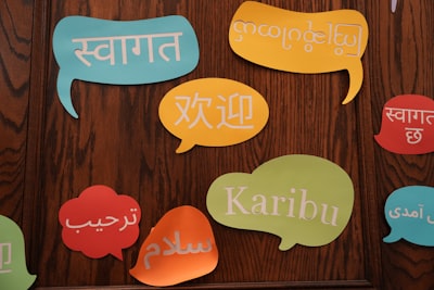Corpus MMEE: énfasis prosódico en 7 idiomas y 34 emociones