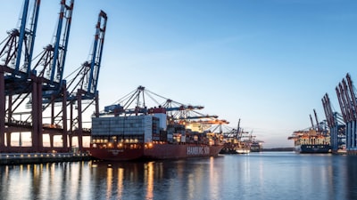 Precisión de datos en comercio exterior con software a medida